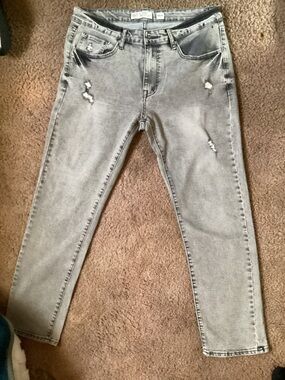 Men’s‎ MBX gray distressed jeans.